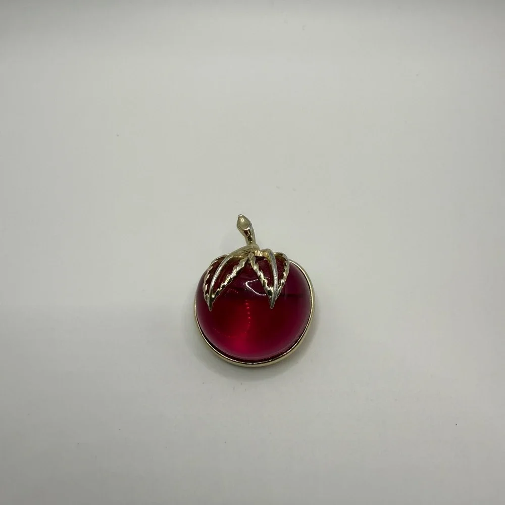 Sarah Coventry Vintage Red Jelly Belly Apple Brooch Gold Tone Fruit Pin